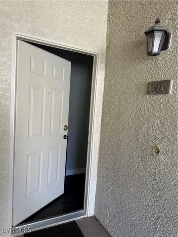 $1,200 | 7119 South Durango Drive, Unit 305, Las Vegas, NV 89113