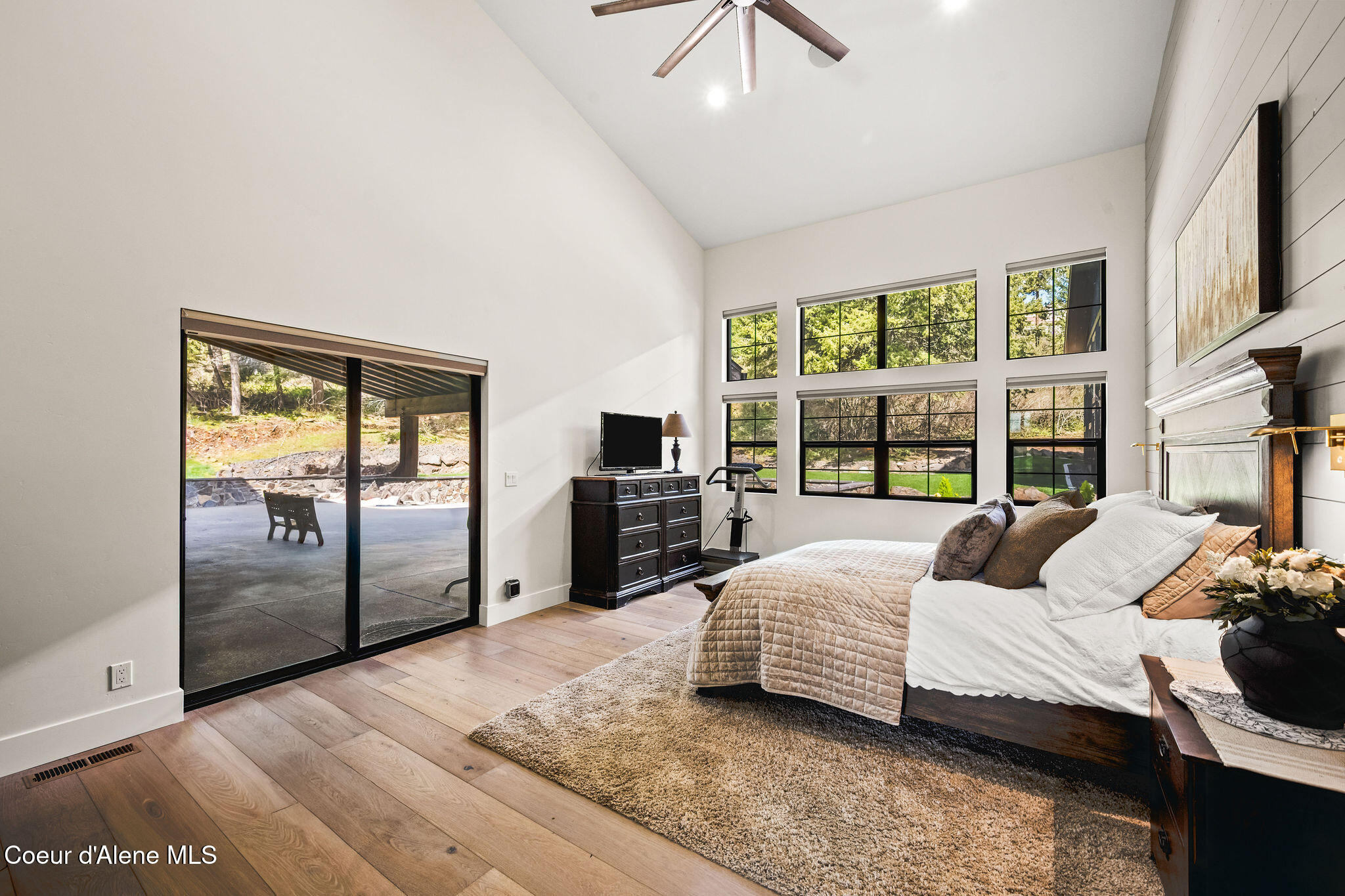 6799 East Shiras Road Coeur D'Alene, ID 83814 - Photo 37 of 98 Master Bedroom