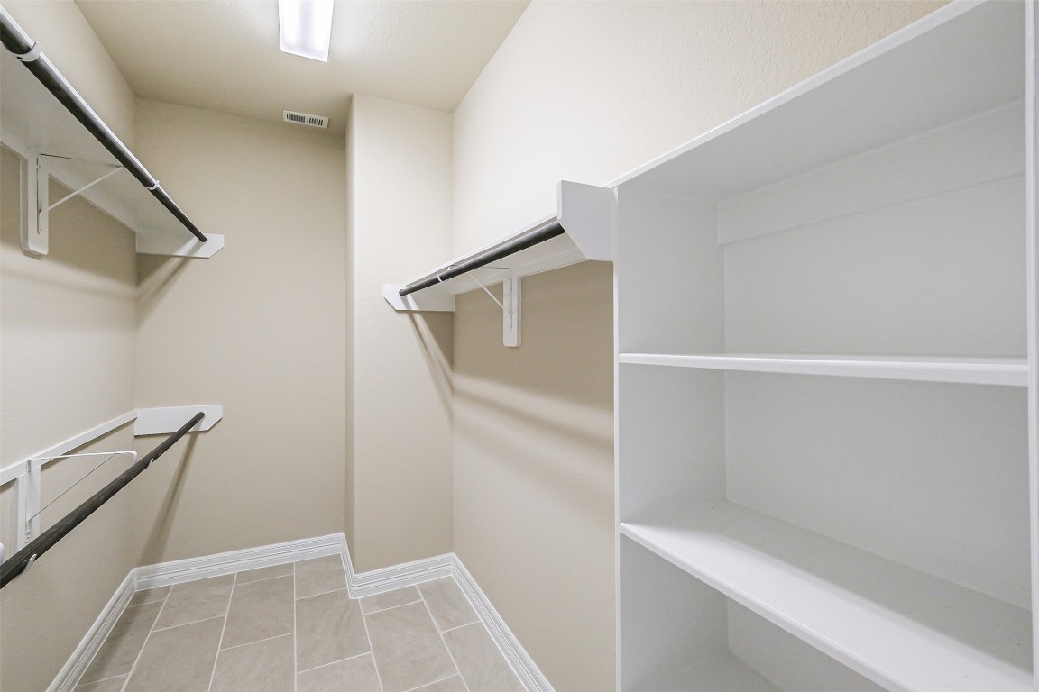 11005 Cres Light Way Houston, TX 77043 - Photo 12 of 22 a view of walk in closet