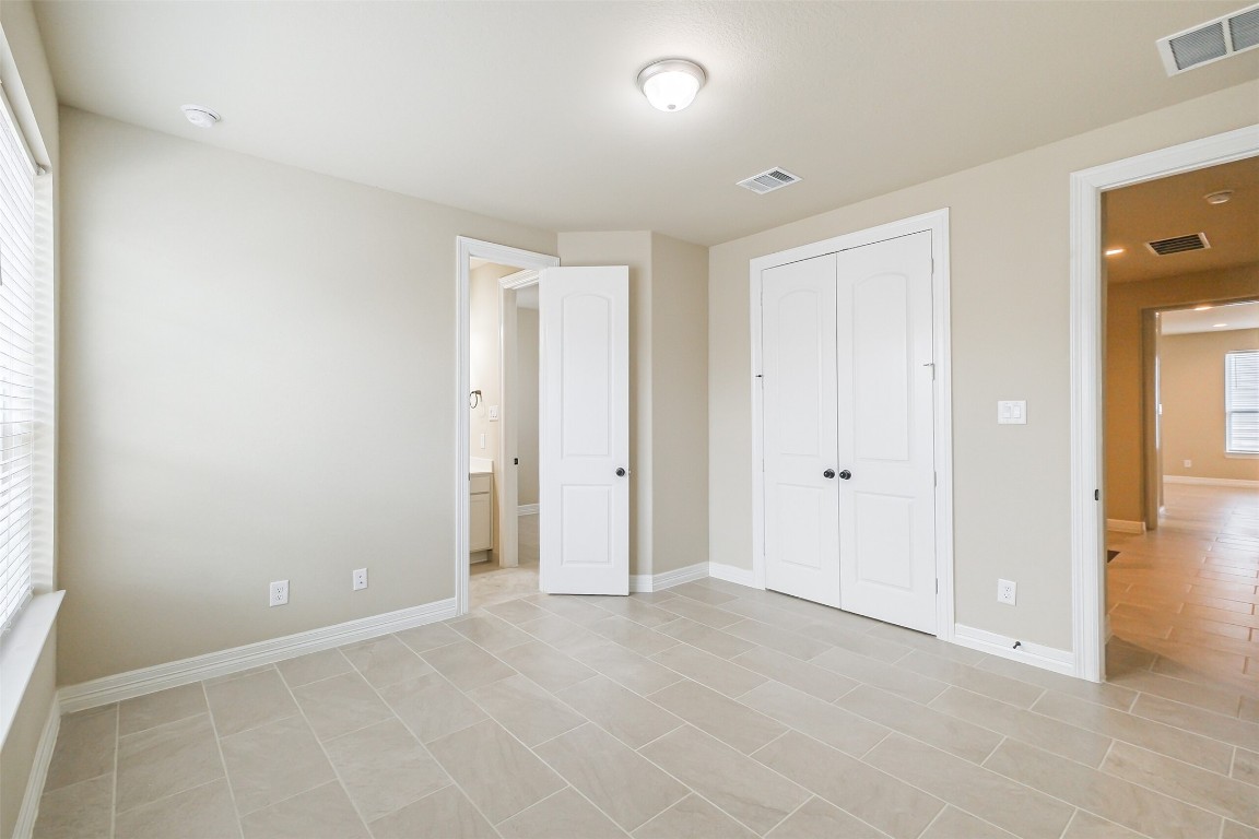 11005 Cres Light Way Houston, TX 77043 - Photo 16 of 22