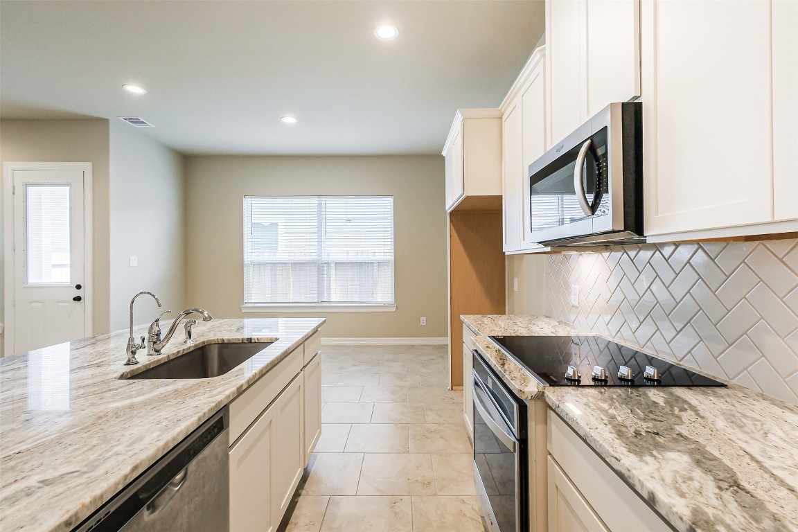 11005 Cres Light Way Houston, TX 77043 - Photo 4 of 22 a kitchen that has a sink and a stove