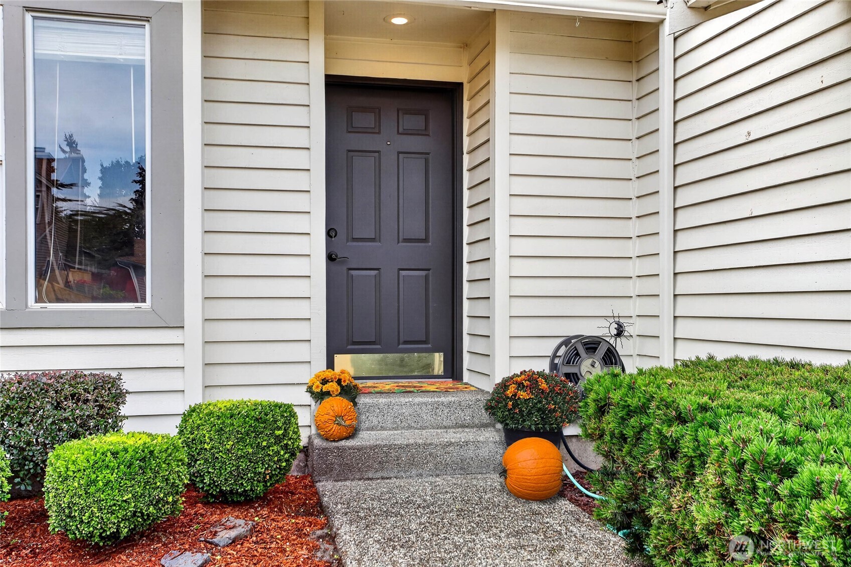 1341 Southwest 348th Street Federal Way, WA 98023 - Photo 2 of 18 Gallery Image 2
