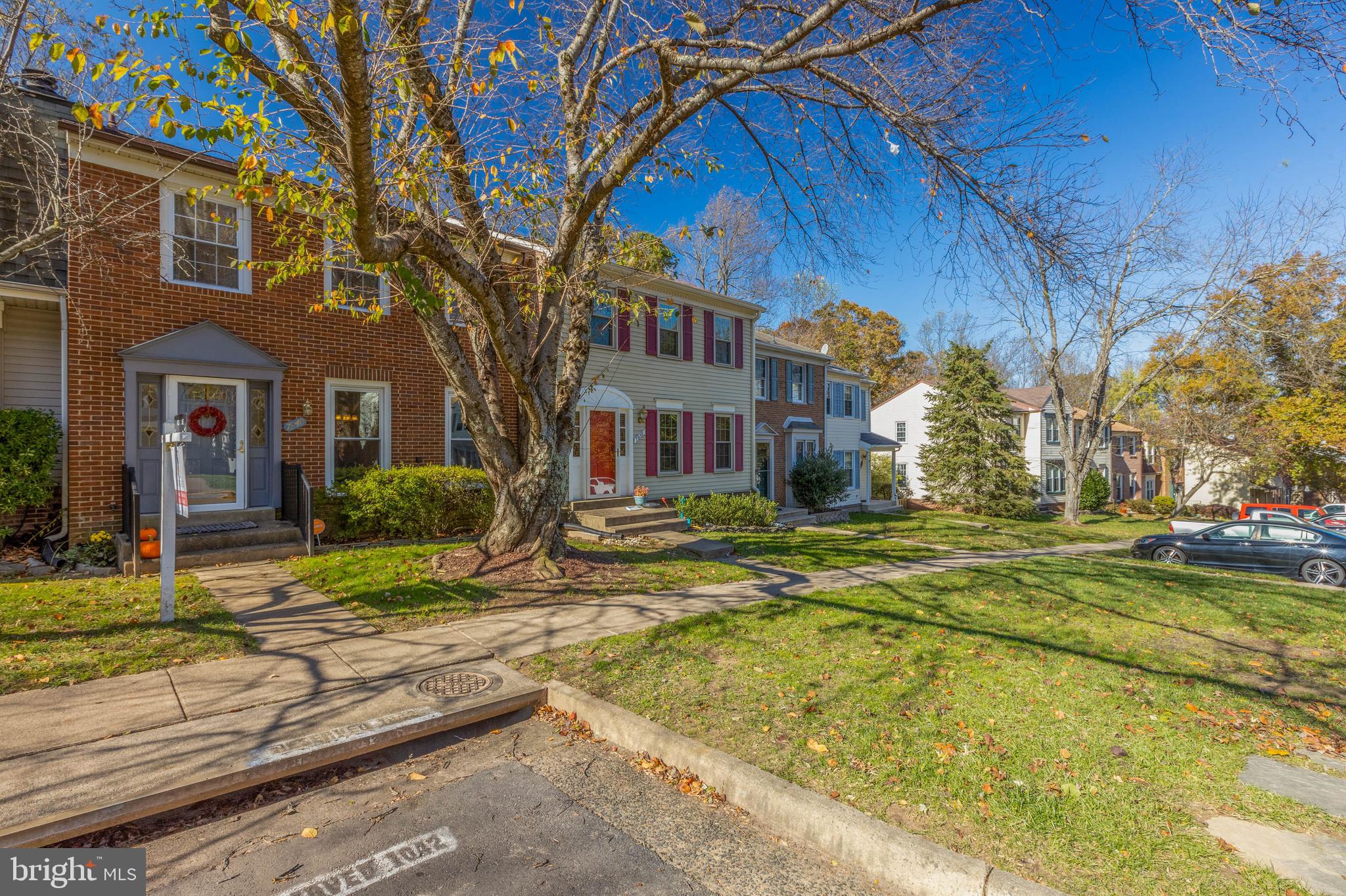 7940 Forest Path Way Springfield, VA 22153 - Photo 4 of 49 Townhome in the popular Woodstream community