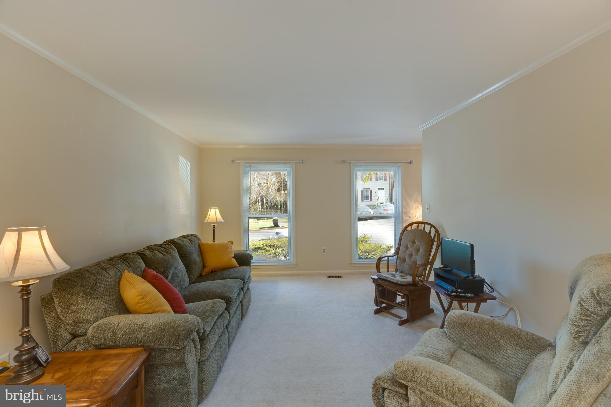 7940 Forest Path Way Springfield, VA 22153 - Photo 9 of 49 Windows in the living room