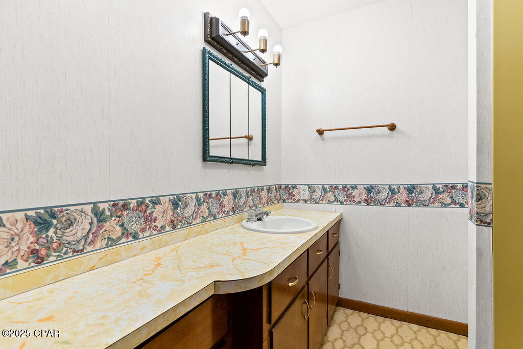 811 Highway 277 Chipley, FL 32428 - Photo 19 of 37