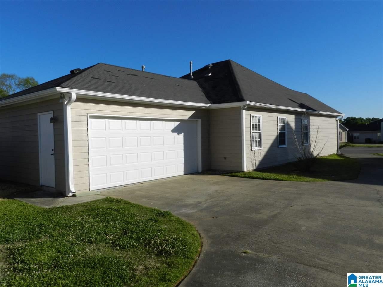 181 Stonecliff Circle Pelham, AL 35124 - Photo 2 of 13