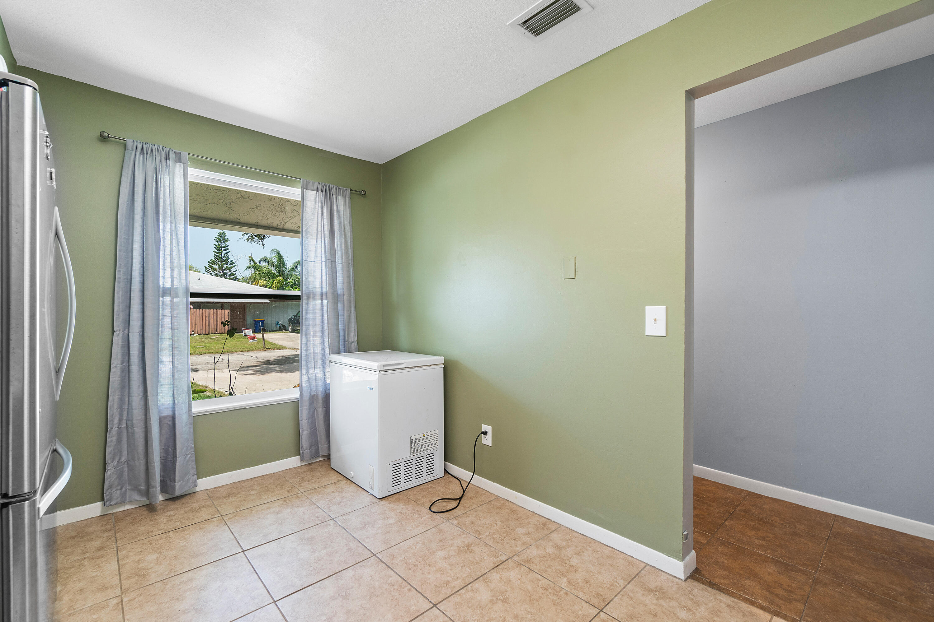 4616 Southeast Marie Way Stuart, FL 34997 - Photo 11 of 38 012-4616SoutheastMarieWay-Stuart-FL-3499
