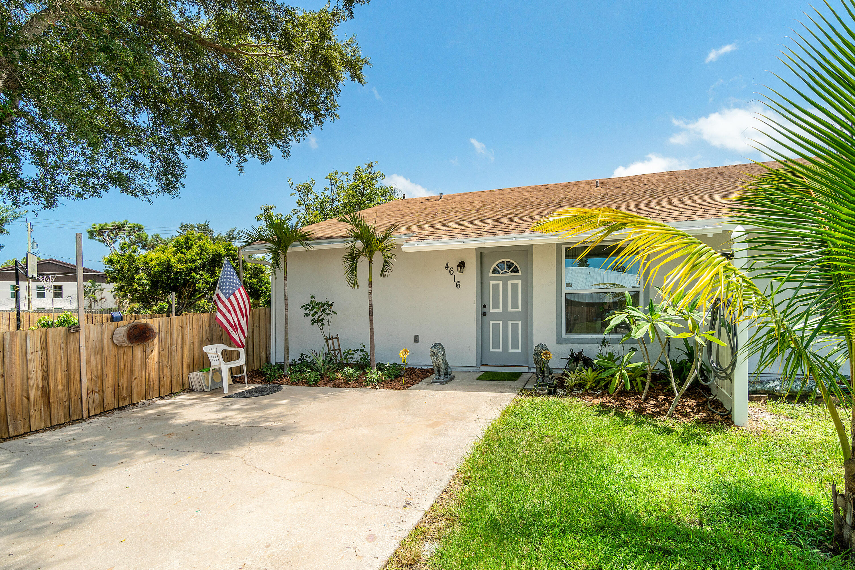 4616 Southeast Marie Way Stuart, FL 34997 - Photo 2 of 38 003-4616SoutheastMarieWay-Stuart-FL-3499