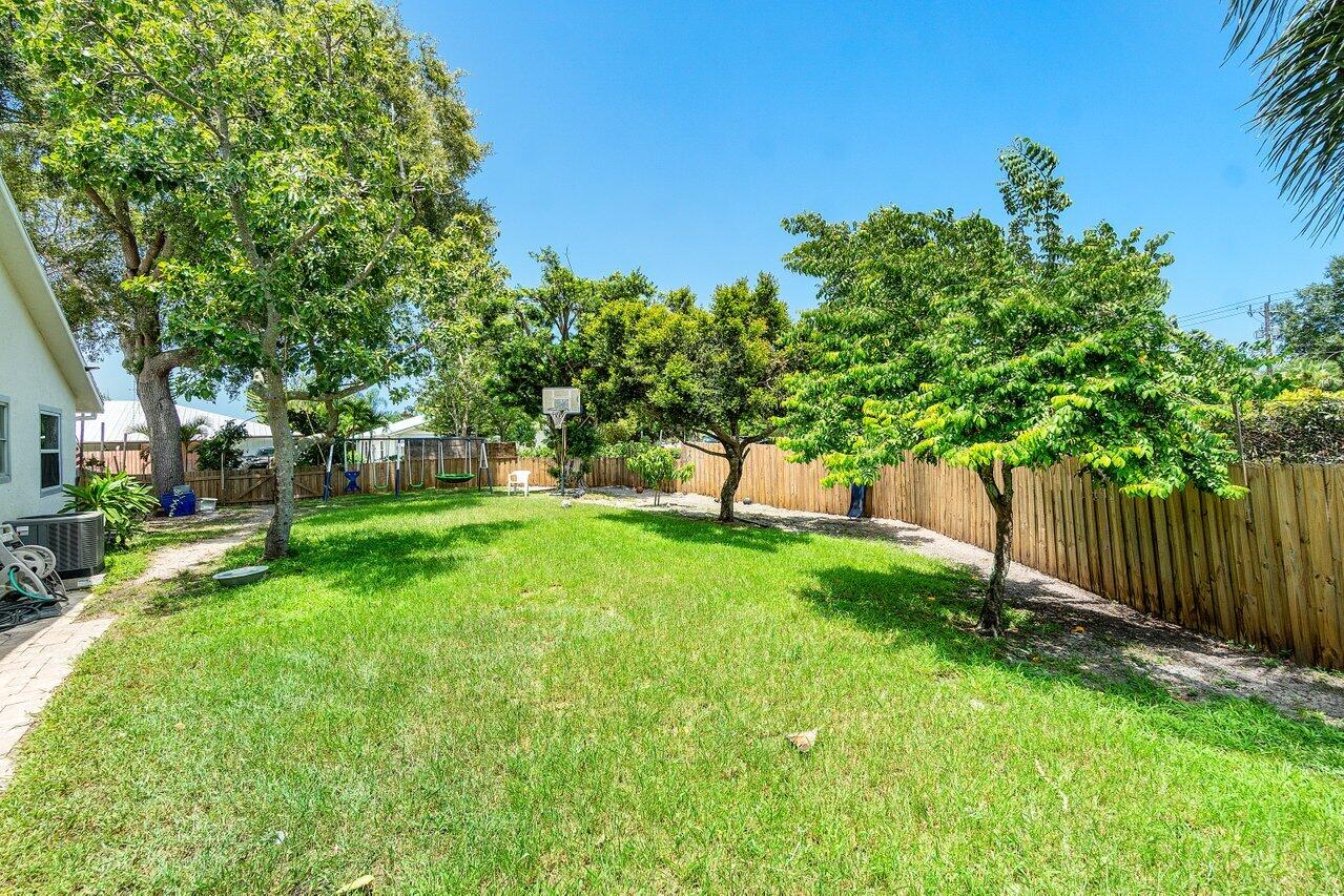 4616 Southeast Marie Way Stuart, FL 34997 - Photo 22 of 38 025-4616SoutheastMarieWay-Stuart-FL-3499