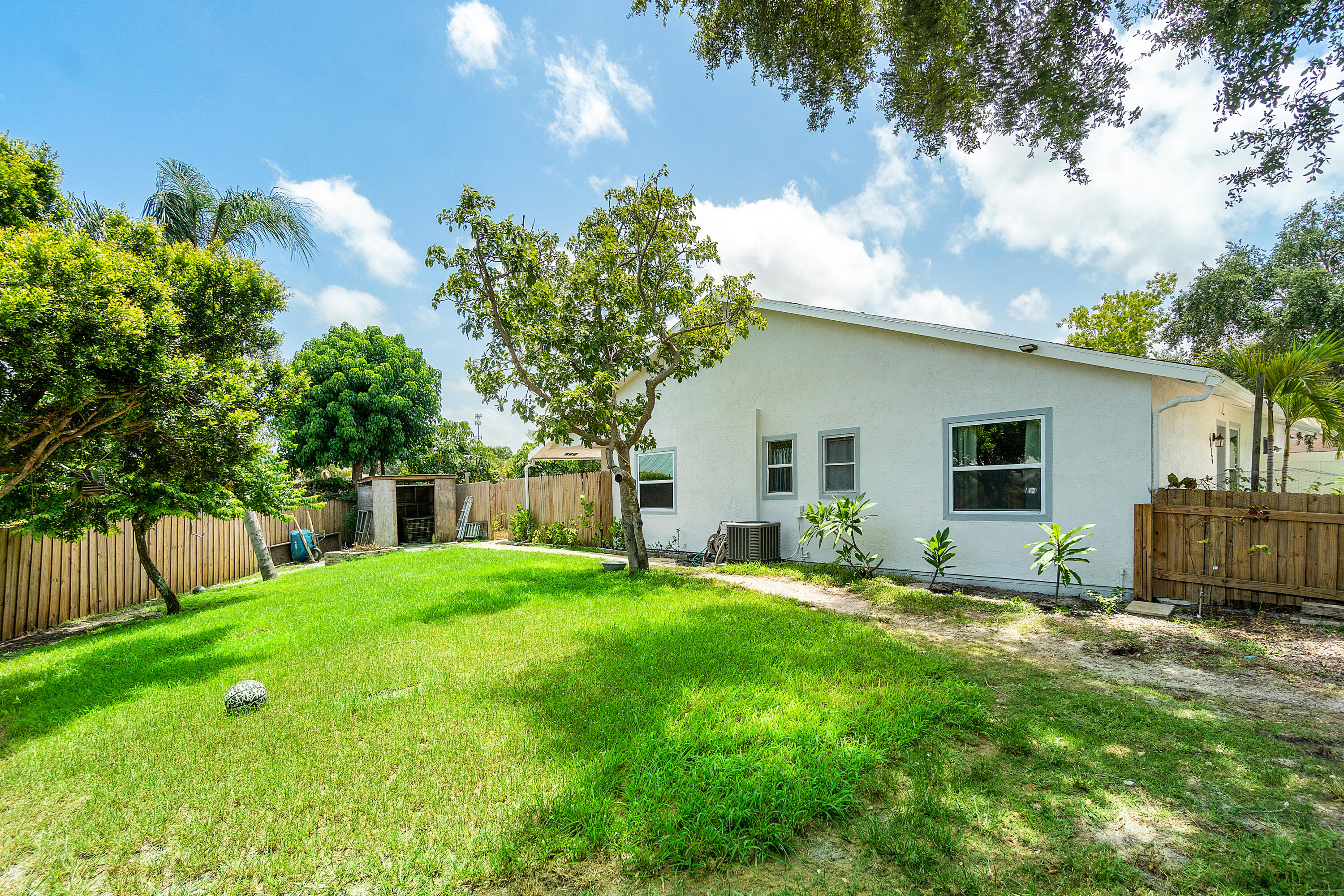 4616 Southeast Marie Way Stuart, FL 34997 - Photo 23 of 38 026-4616SoutheastMarieWay-Stuart-FL-3499