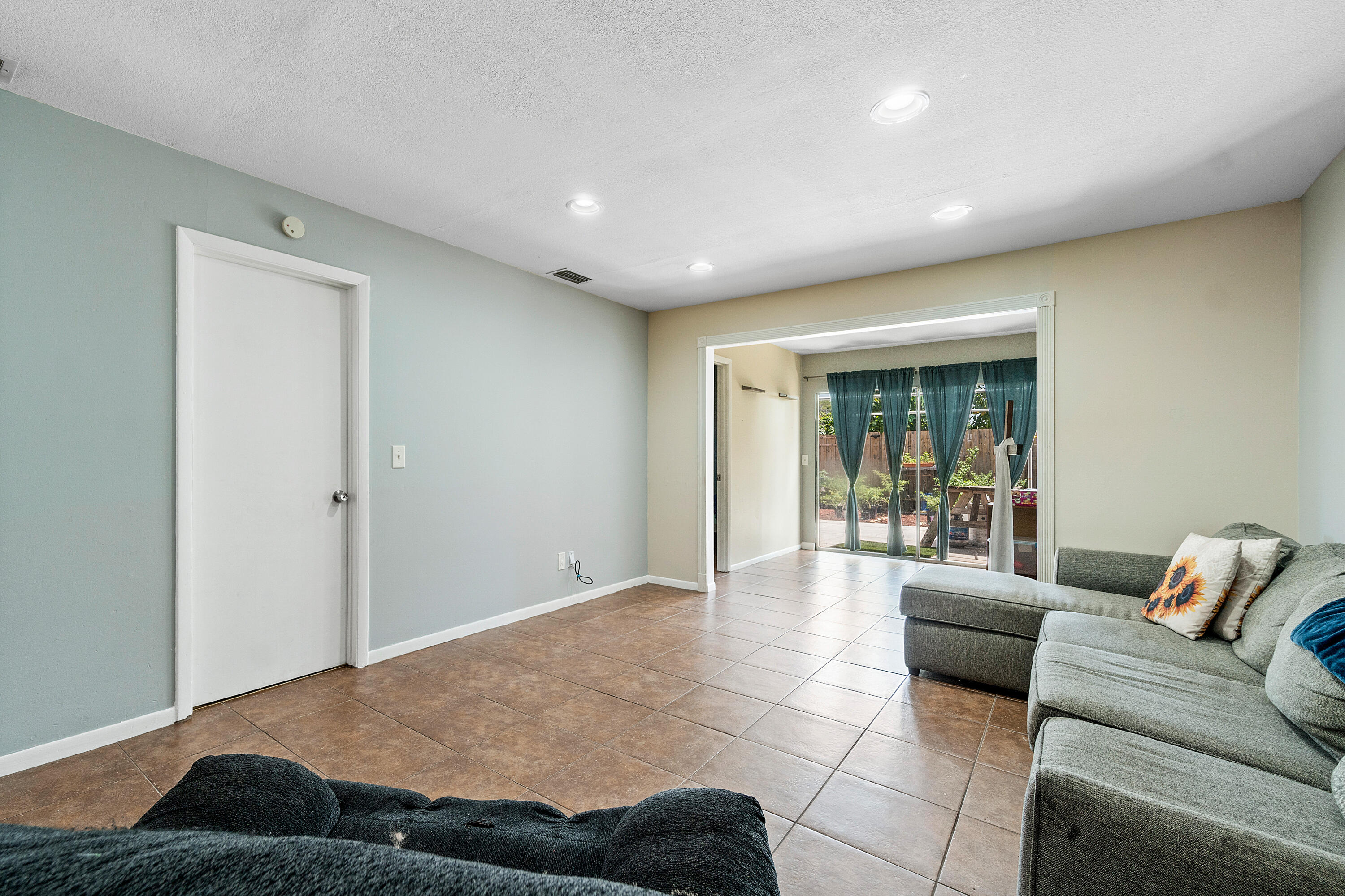 4616 Southeast Marie Way Stuart, FL 34997 - Photo 3 of 38 004-4616SoutheastMarieWay-Stuart-FL-3499