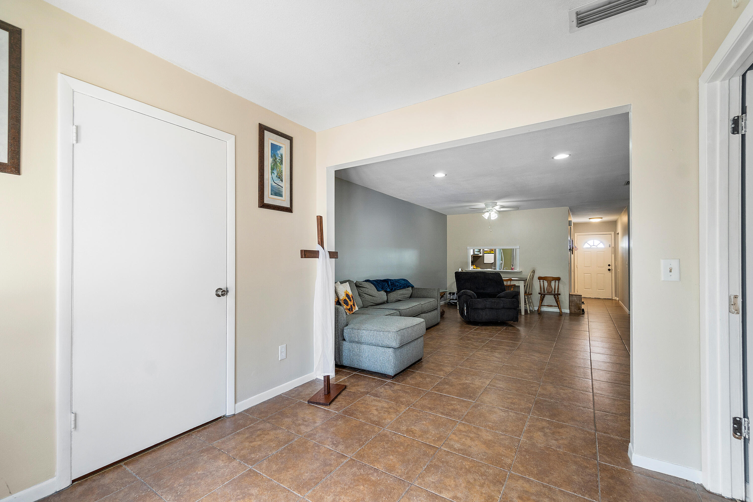 4616 Southeast Marie Way Stuart, FL 34997 - Photo 5 of 38 006-4616SoutheastMarieWay-Stuart-FL-3499