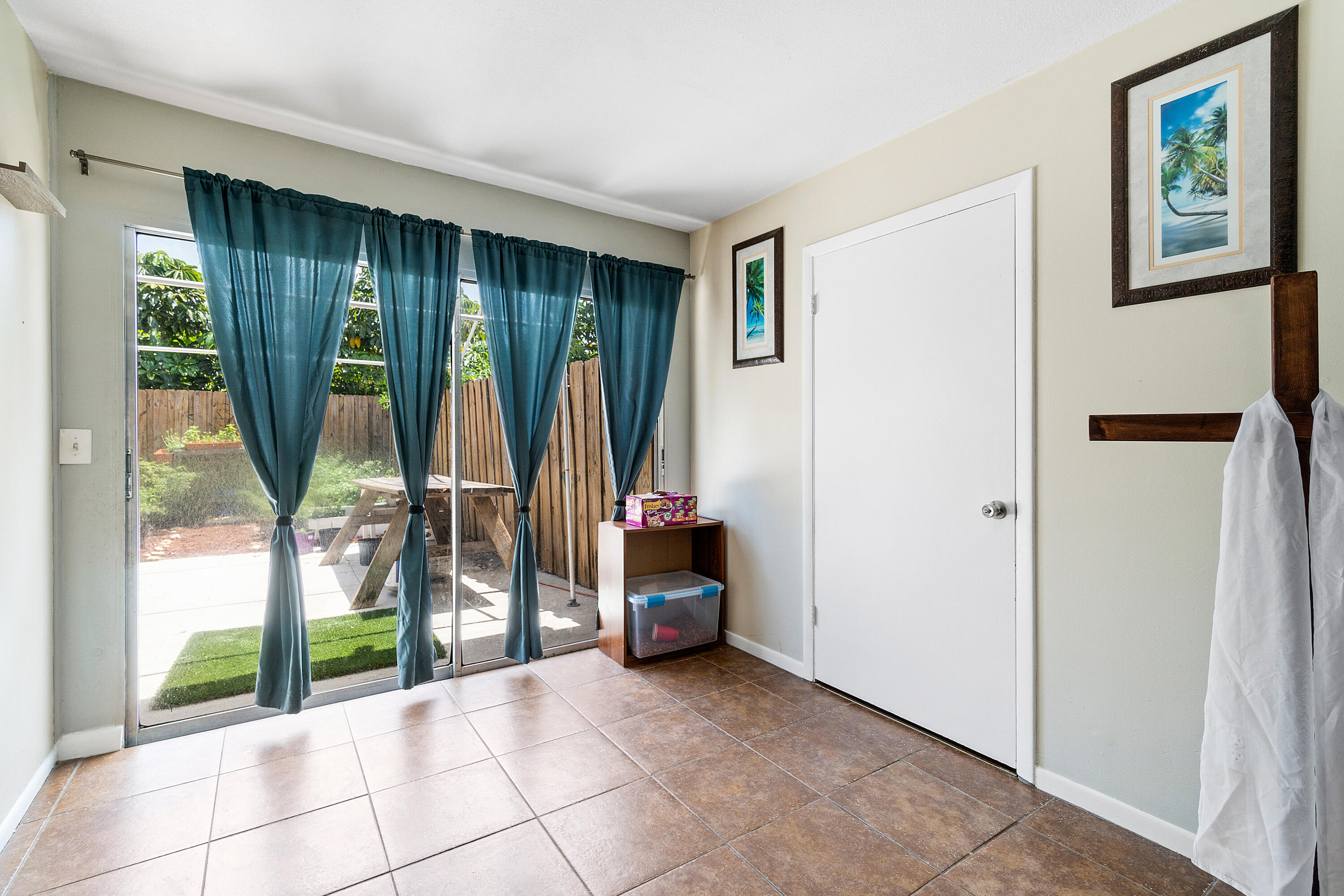 4616 Southeast Marie Way Stuart, FL 34997 - Photo 7 of 38 008-4616SoutheastMarieWay-Stuart-FL-3499