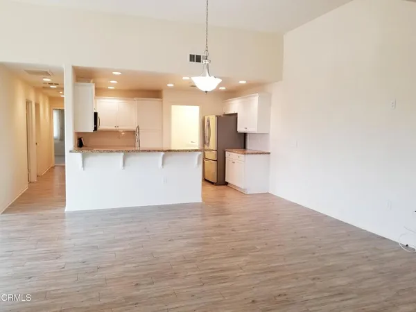 $3,300 | 992 Los Angeles, Unit 103, Ventura, CA 93004