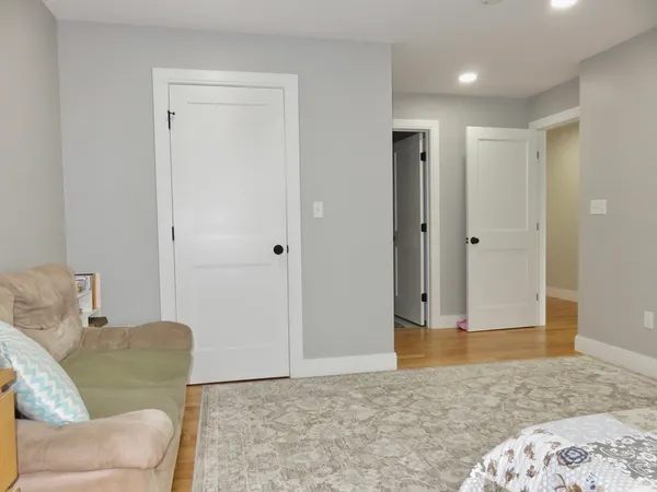 $4,800 | 32 Gale Street, Unit 1, Waltham, MA 02453