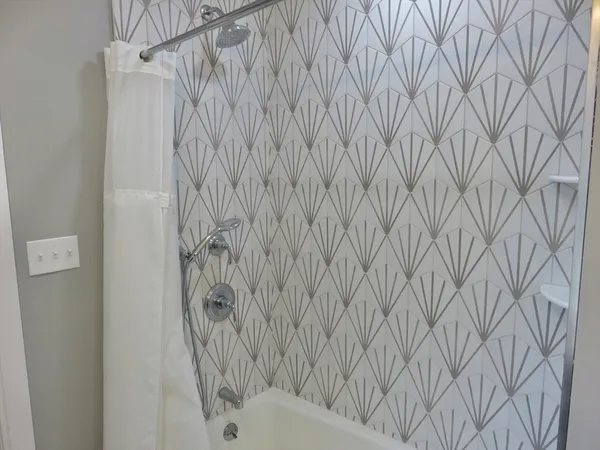 $4,800 | 32 Gale Street, Unit 1, Waltham, MA 02453