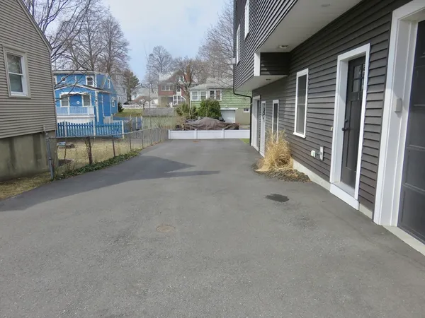 $4,800 | 32 Gale Street, Unit 1, Waltham, MA 02453