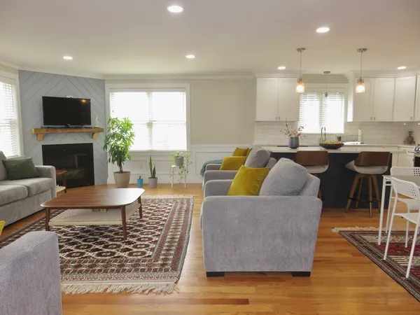 $4,800 | 32 Gale Street, Unit 1, Waltham, MA 02453