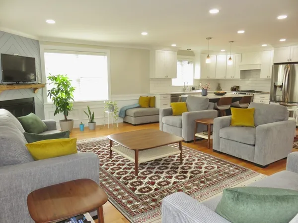 $4,800 | 32 Gale Street, Unit 1, Waltham, MA 02453