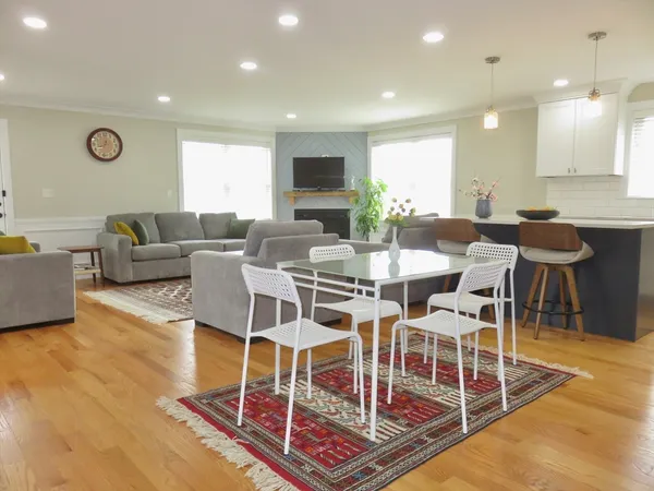 $4,800 | 32 Gale Street, Unit 1, Waltham, MA 02453