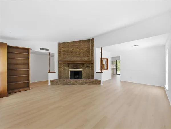 $2,200 | 3053 Villa Sur Trail, Dallas, TX 75228