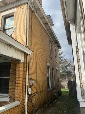 a view of backyard with wheel chair