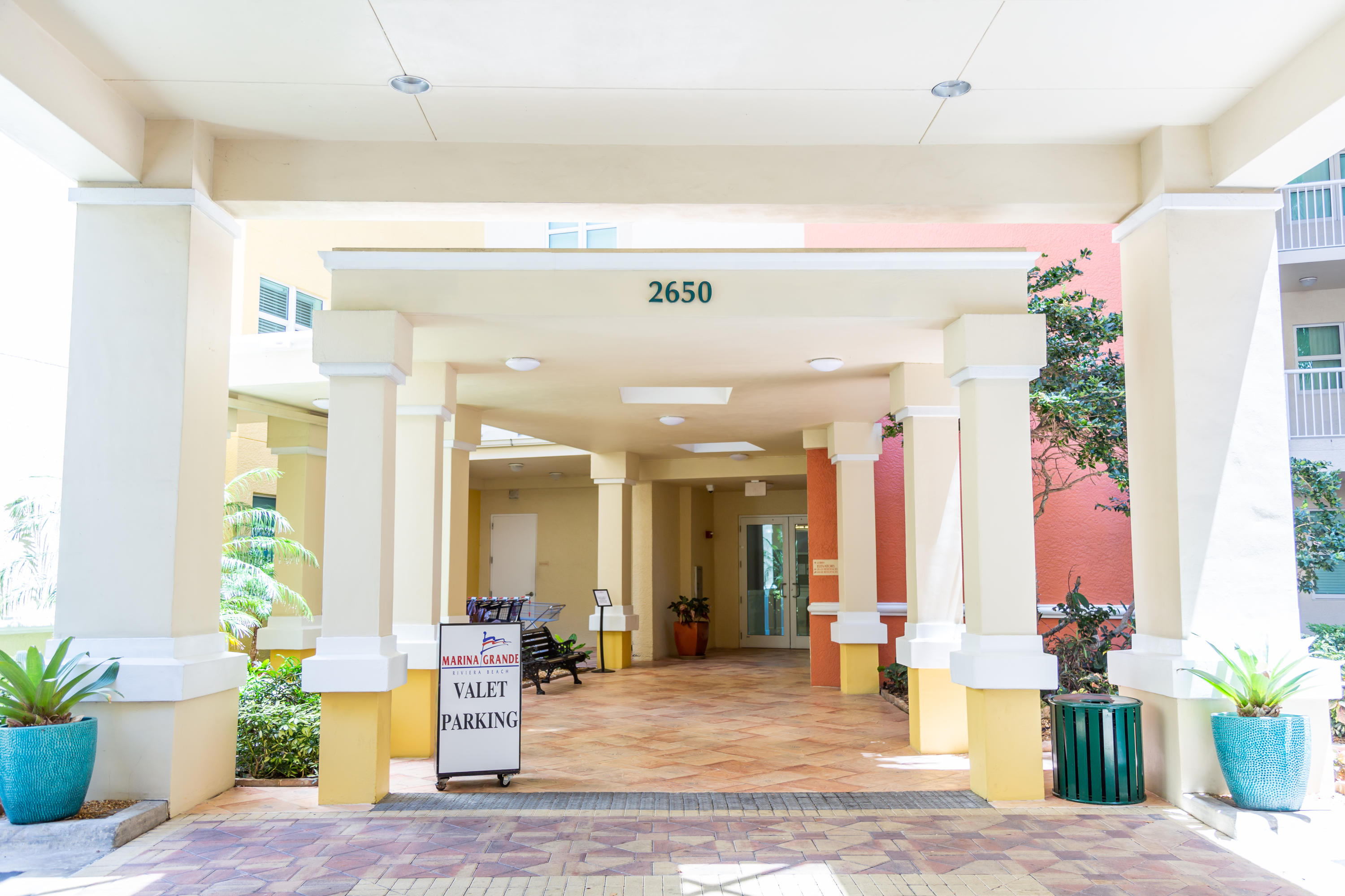 2640 Lake Shore Drive, Unit 2508 Riviera Beach, FL 33404 - Photo 19 of 61 091A5241
