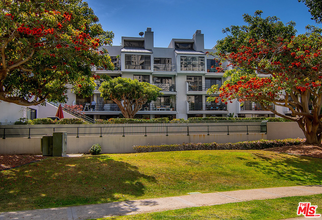 2940 Neilson Way, Unit 203 Santa Monica, CA 90405 - Photo 37 of 52