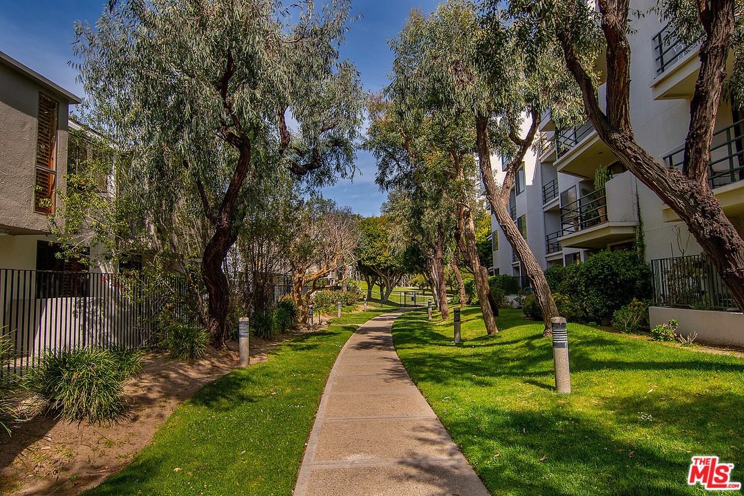 2940 Neilson Way, Unit 203 Santa Monica, CA 90405 - Photo 40 of 52
