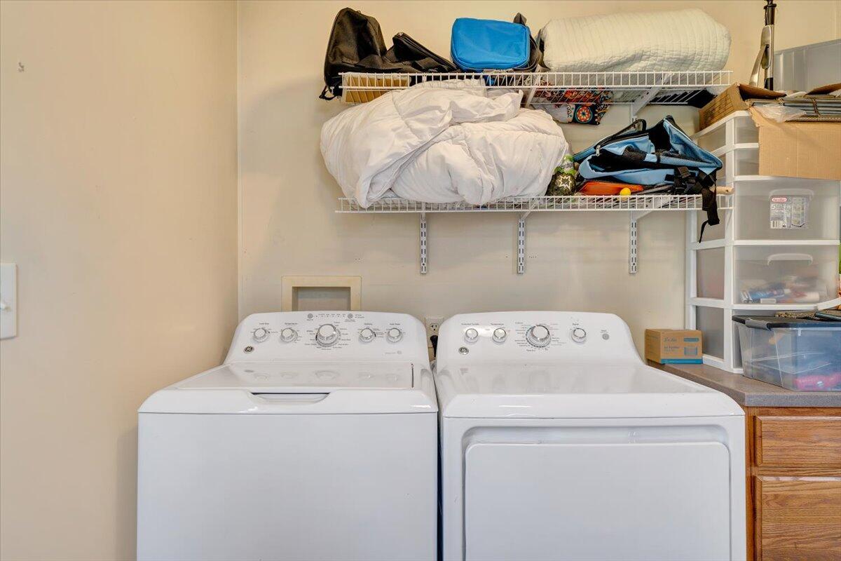 4915 Hildebrand Road Northwest Roanoke, VA 24012 - Photo 25 of 40 a utility room with dryer and washer