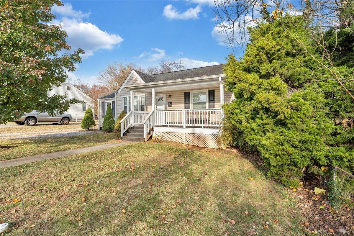 4915 Hildebrand Road Northwest Roanoke, VA 24012 - Photo 40 of 40 a front view of a house with a yard and garage