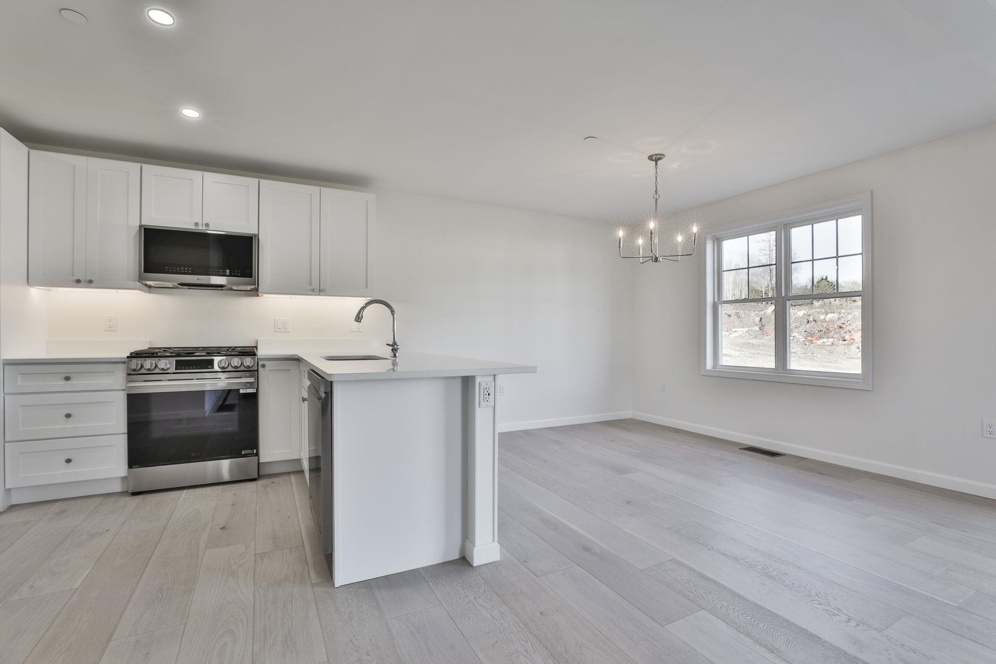 63 Crestview Way Raymond, NH 03077 - Photo 14 of 37