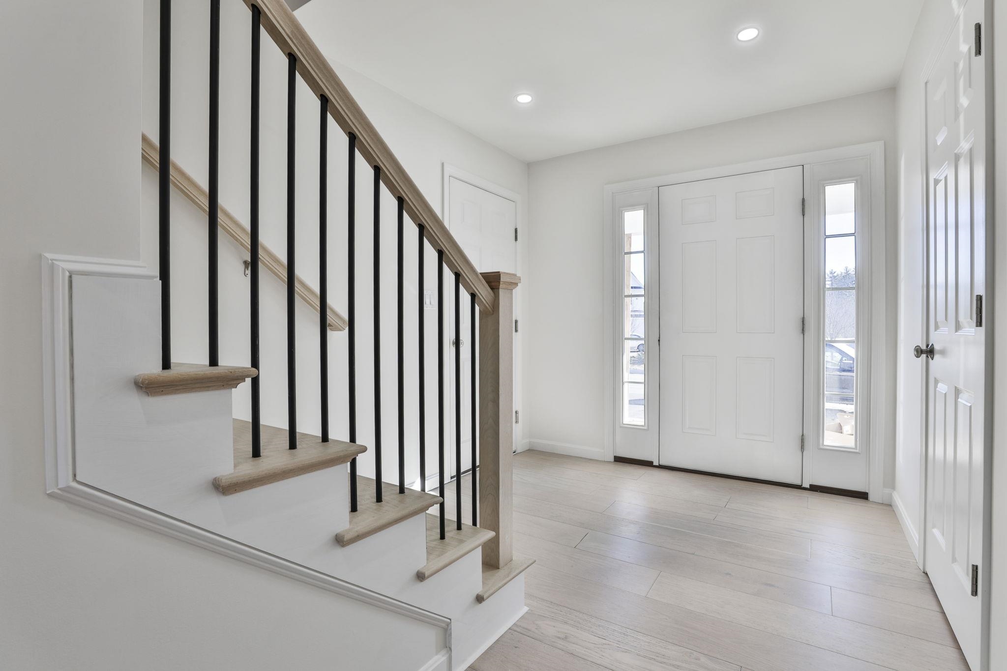 63 Crestview Way Raymond, NH 03077 - Photo 7 of 37