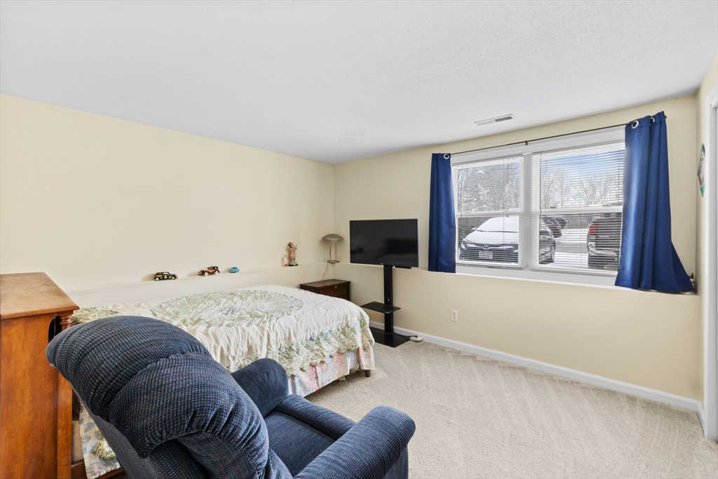 1607 Braley Road, Unit 70 New Bedford, MA 02745 - Photo 16 of 18