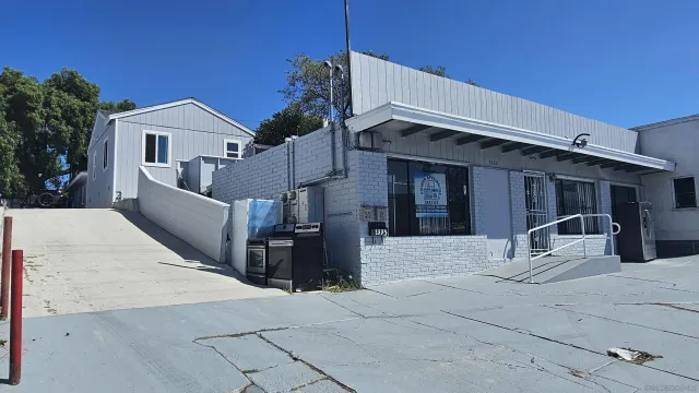 a house view with a outdoor space