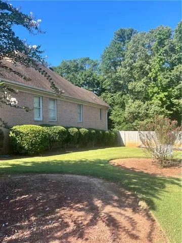 a view of a back yard of the house