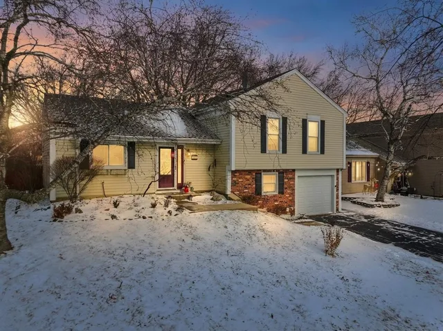 $399,900 | 113 Wallace Street, Bartlett, IL 60103