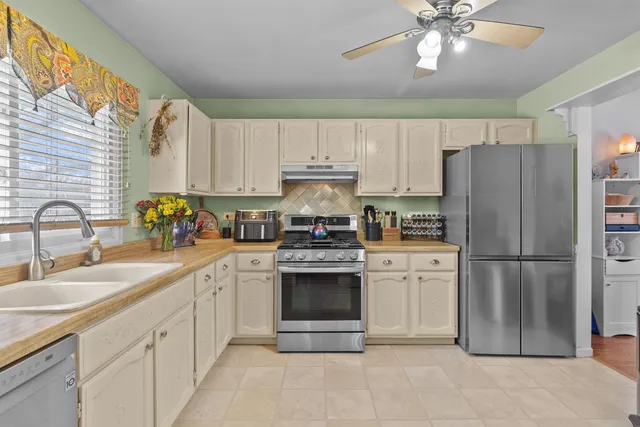 $399,900 | 113 Wallace Street, Bartlett, IL 60103