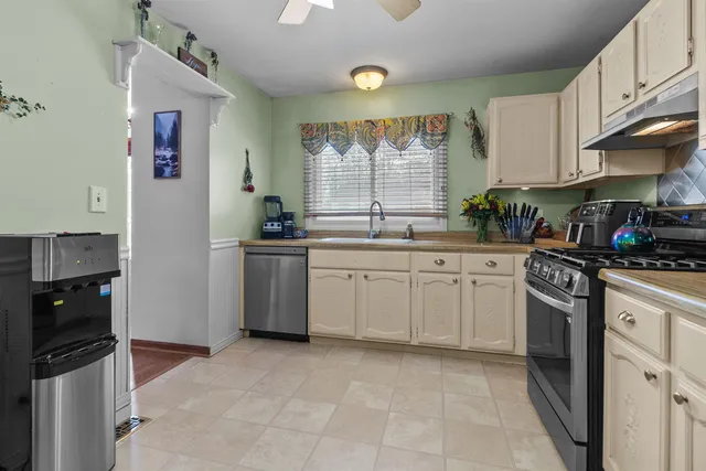 $399,900 | 113 Wallace Street, Bartlett, IL 60103