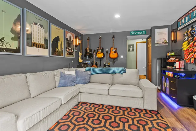 $399,900 | 113 Wallace Street, Bartlett, IL 60103