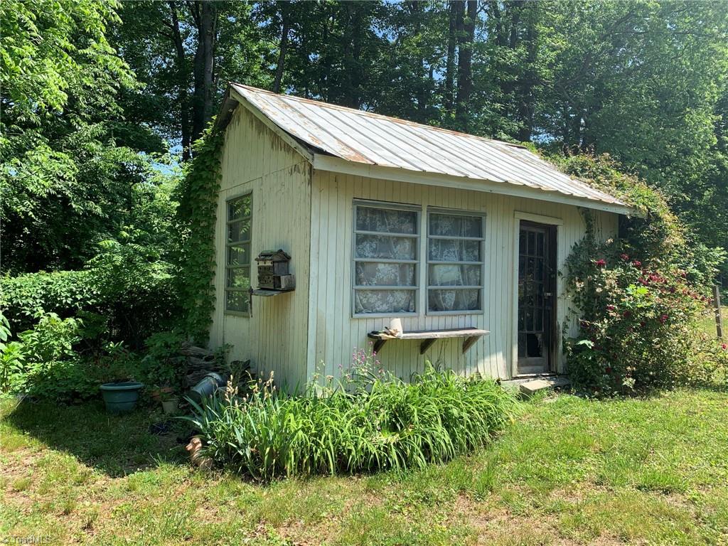 236 Mountain View Road Mount Airy, NC 27030 - Photo 21 of 35 Gallery Image 21