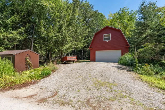 $830,000 | 24 Chickadee Way, Norway, ME 04268