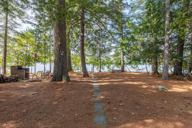 $830,000 | 24 Chickadee Way, Norway, ME 04268