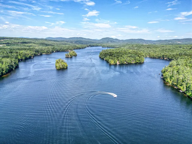 $830,000 | 24 Chickadee Way, Norway, ME 04268