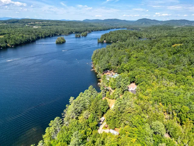 $830,000 | 24 Chickadee Way, Norway, ME 04268