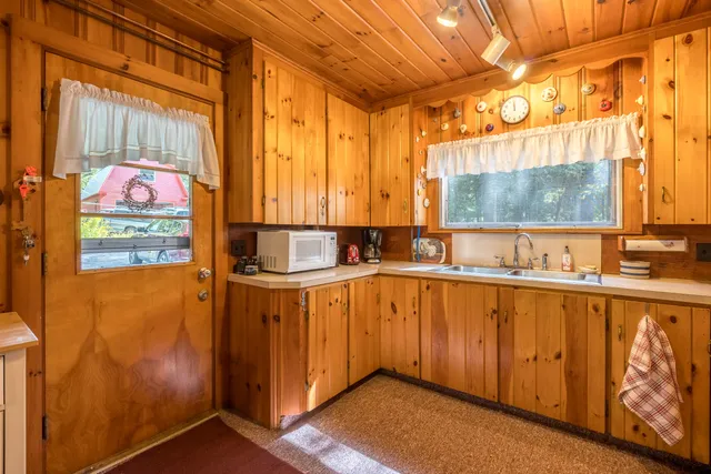 $830,000 | 24 Chickadee Way, Norway, ME 04268