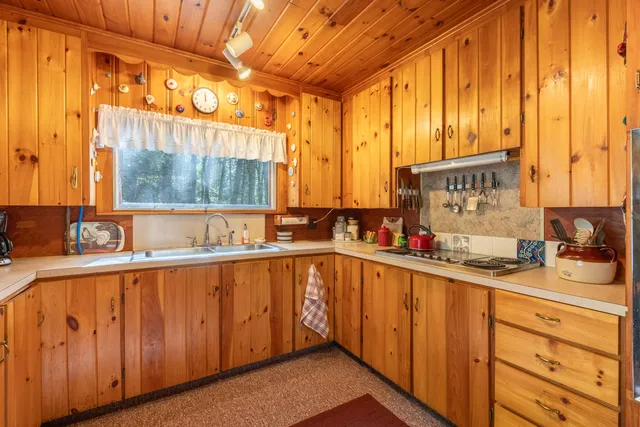 $830,000 | 24 Chickadee Way, Norway, ME 04268