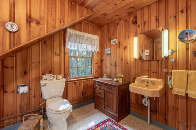 $830,000 | 24 Chickadee Way, Norway, ME 04268