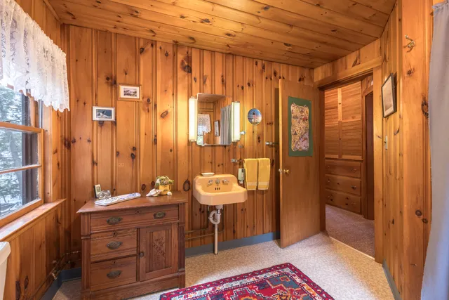 $830,000 | 24 Chickadee Way, Norway, ME 04268