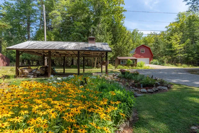 $830,000 | 24 Chickadee Way, Norway, ME 04268